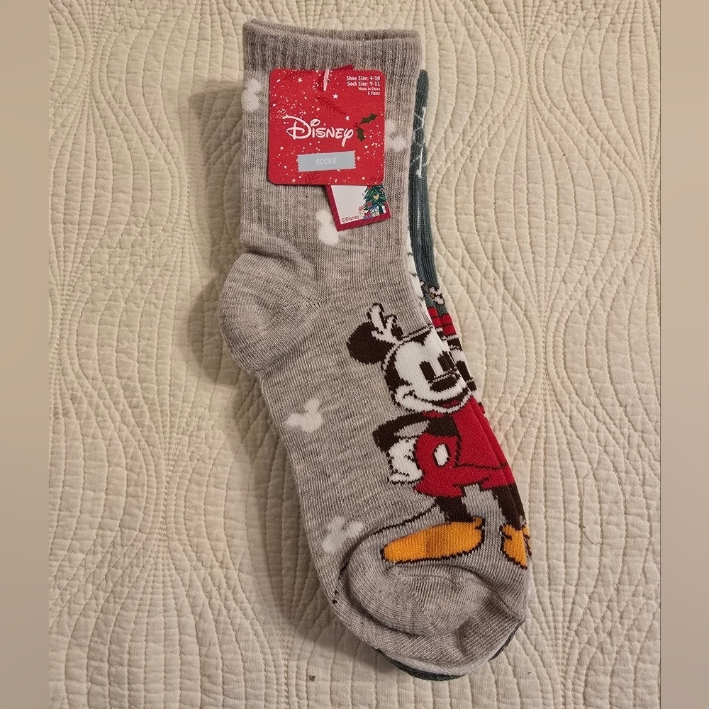 NWT Disney Ladies Holiday Mickey And Friends 3 Pack Of Socks